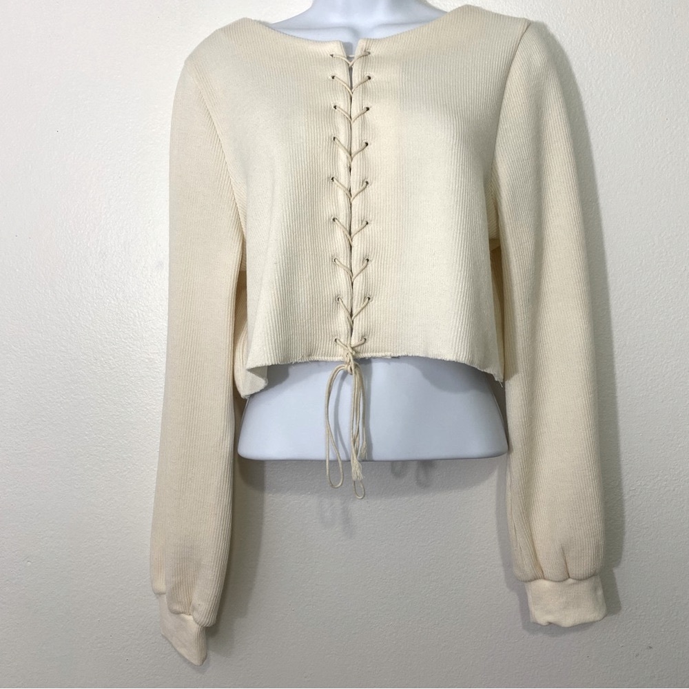 Kittenish Ladies Size Large Off White Cropped Top